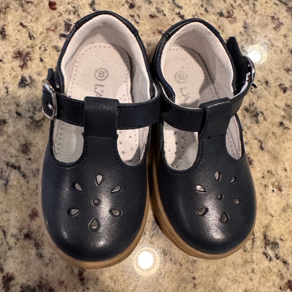 L’AMOUR Children's Navy T-Strap Shoe - Toddler Size 6